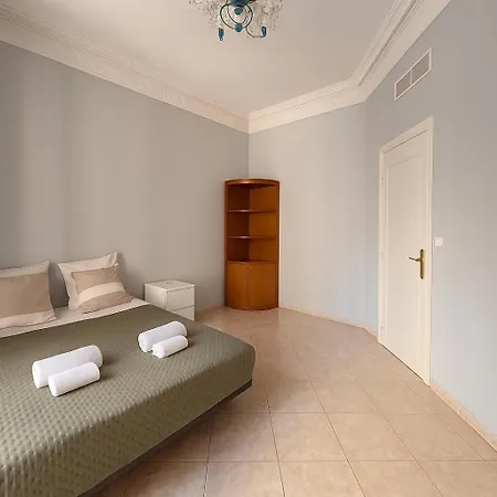 Spacieux Climatise Centre Апартаменты *