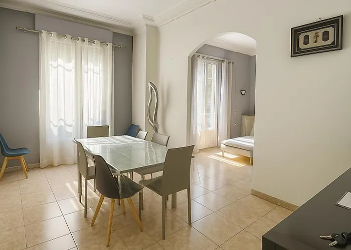 Spacieux Climatise Centre Апартаменты Ницца